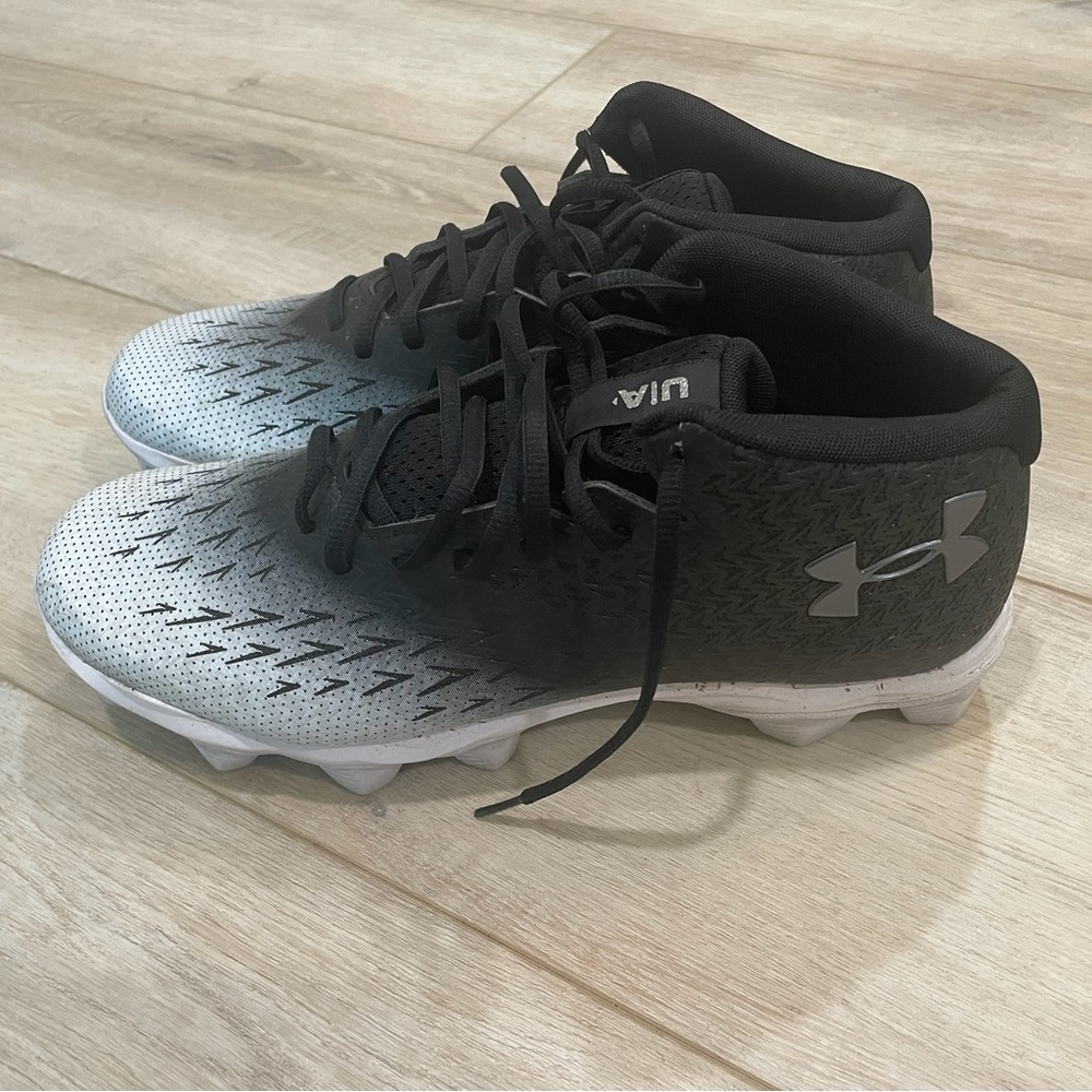 Under Armour Men’s Black to White Gradient Athletic Cleats